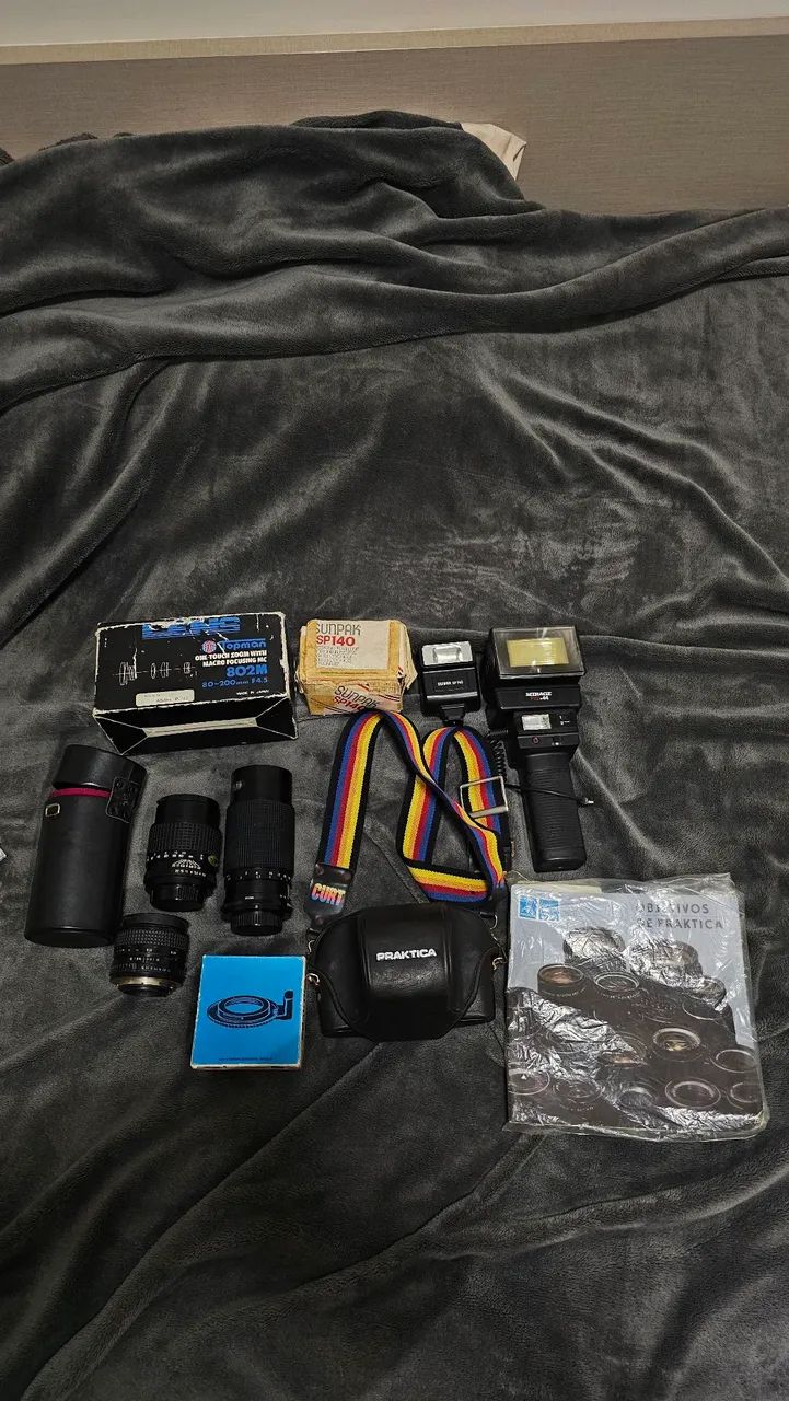 Vendo Praktica B200 e acessórios 