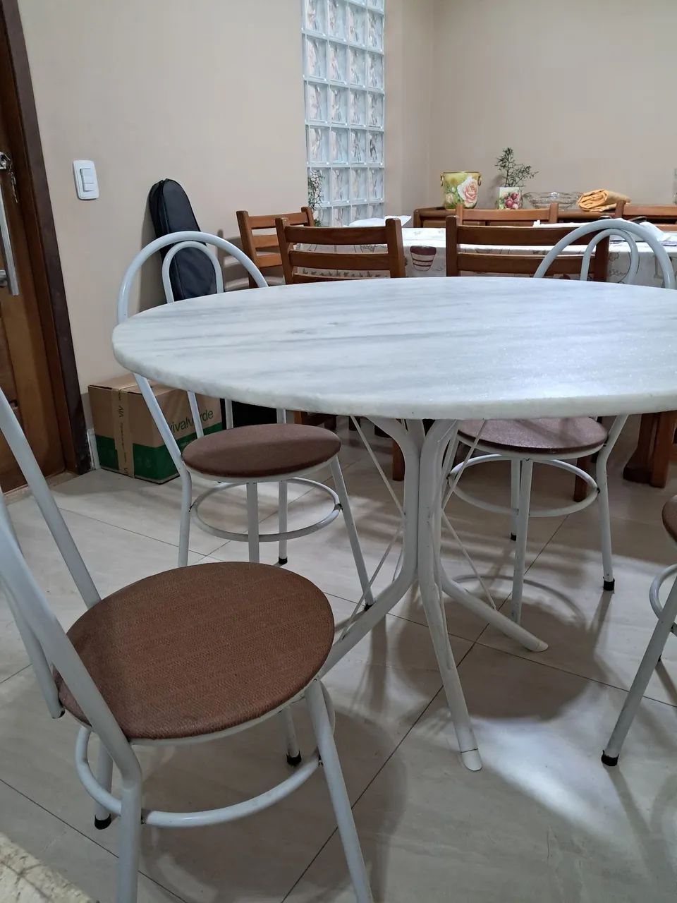 Mesa de Mármore com 4 cadeiras - Foto 3