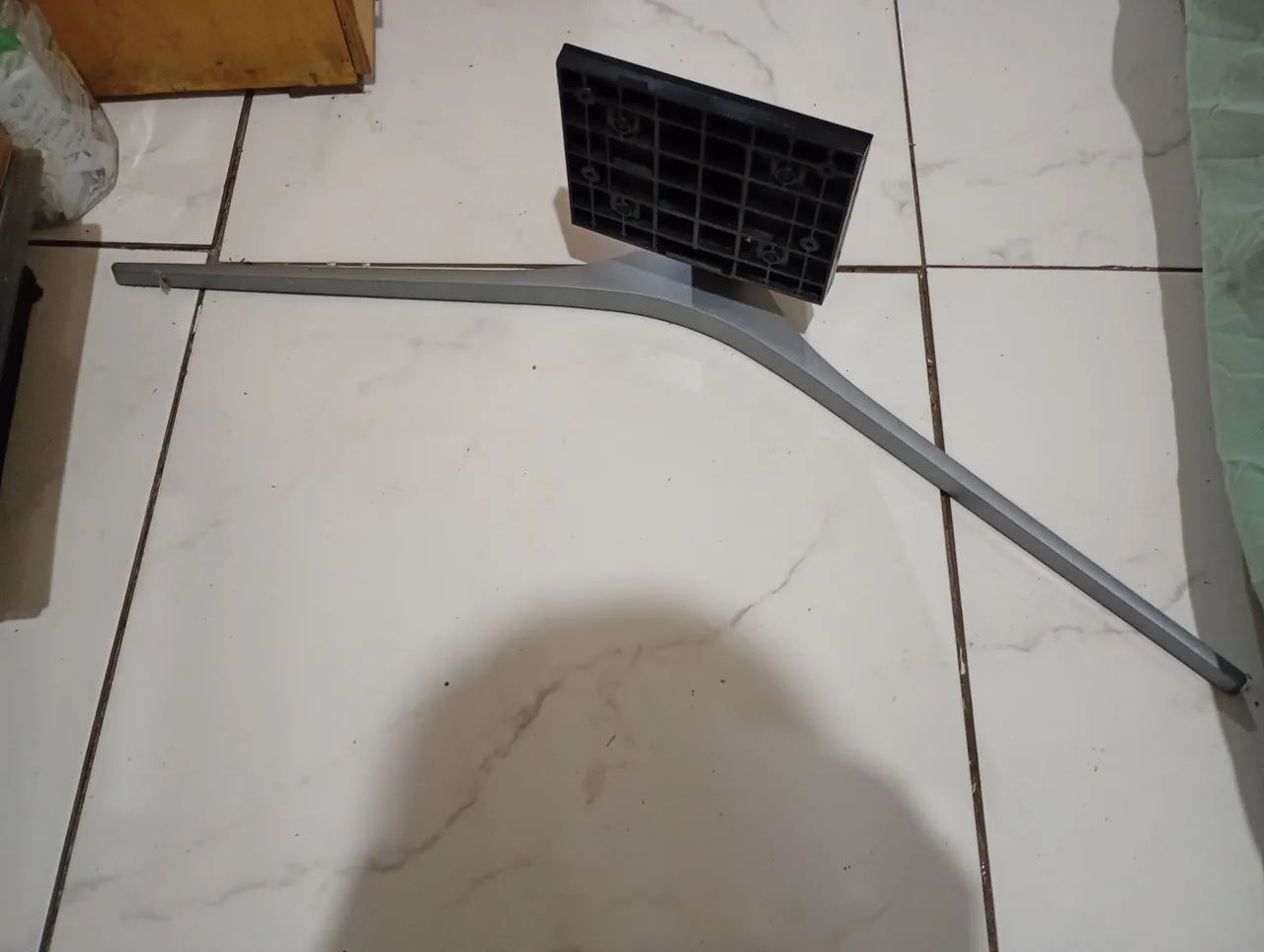Base da TV Samsung modelo 55KU6400 - Foto 4