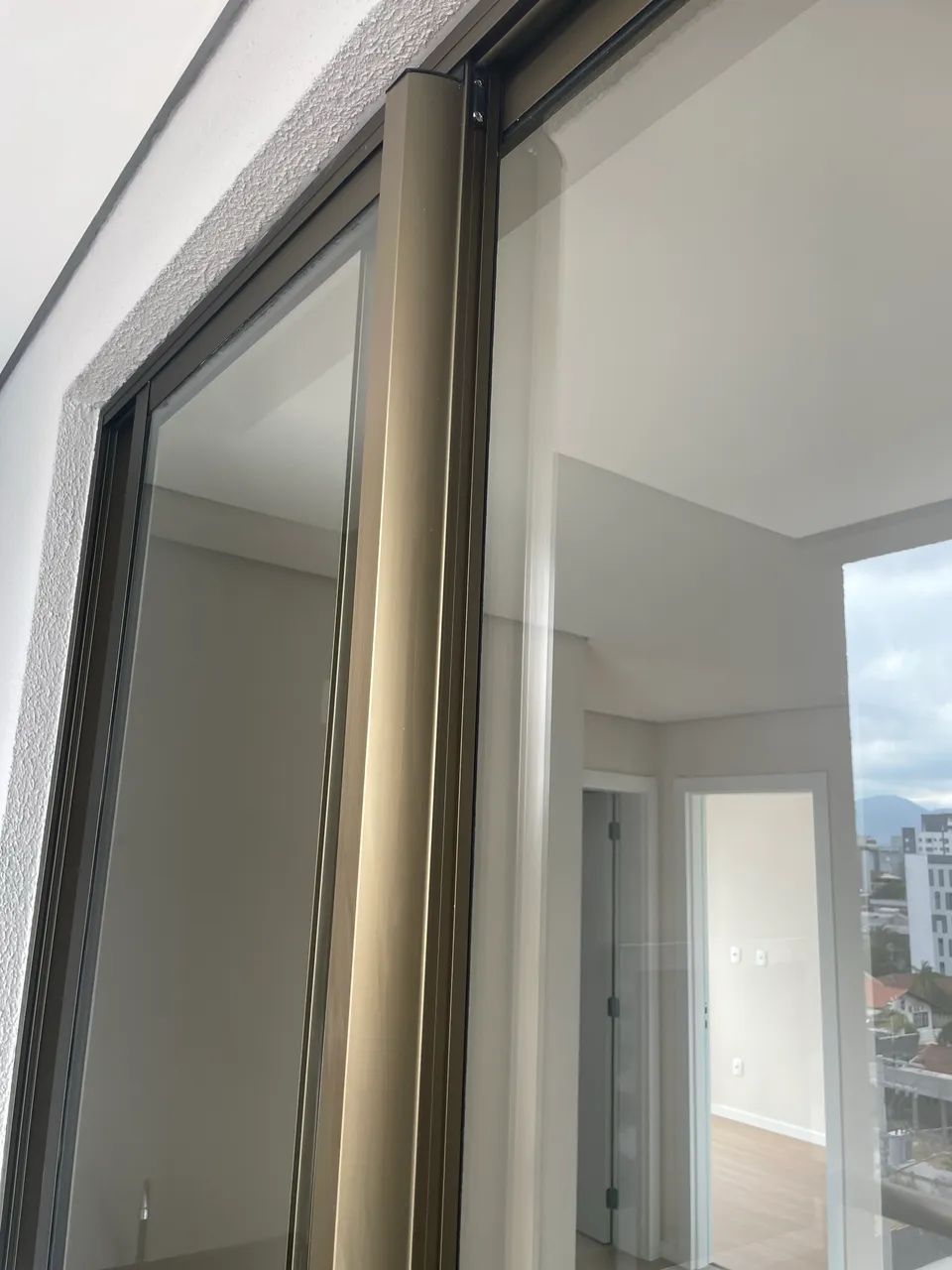 Porta-janela de alumínio nova - retirada de apartamento novo
