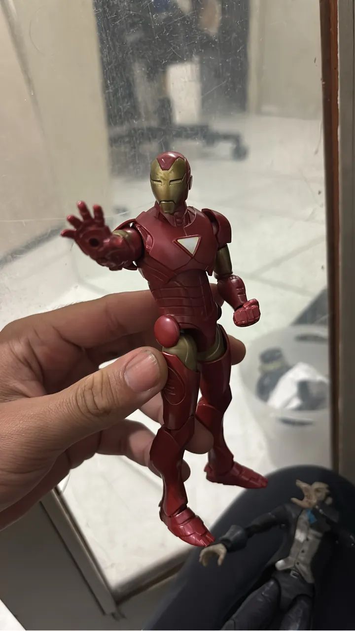 Marvel legends iron man extremis 