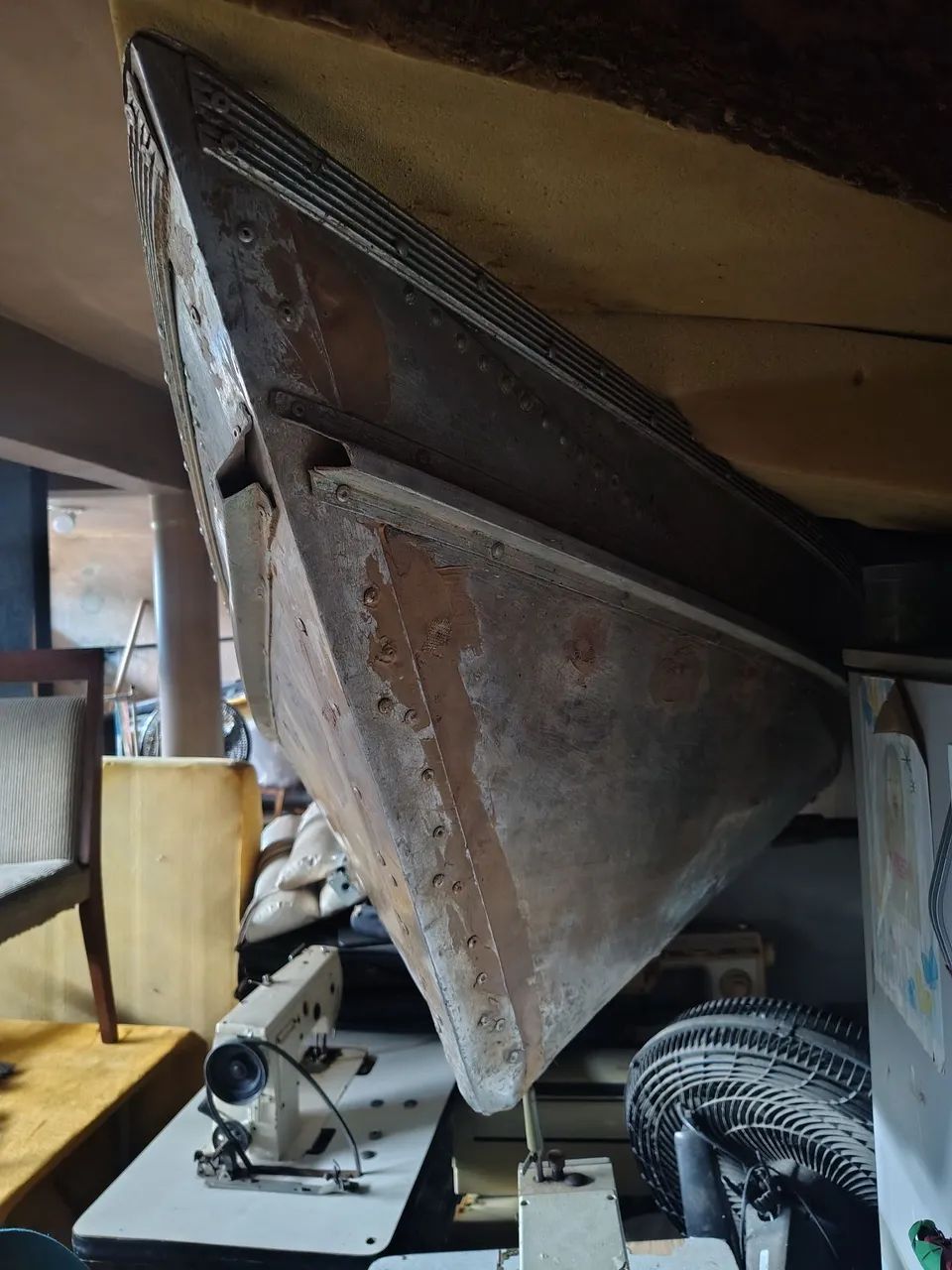 Vendo motor rabeta 10hp Yamaha e canoa 6 metros de alumínio faltando reparos. - Foto 6