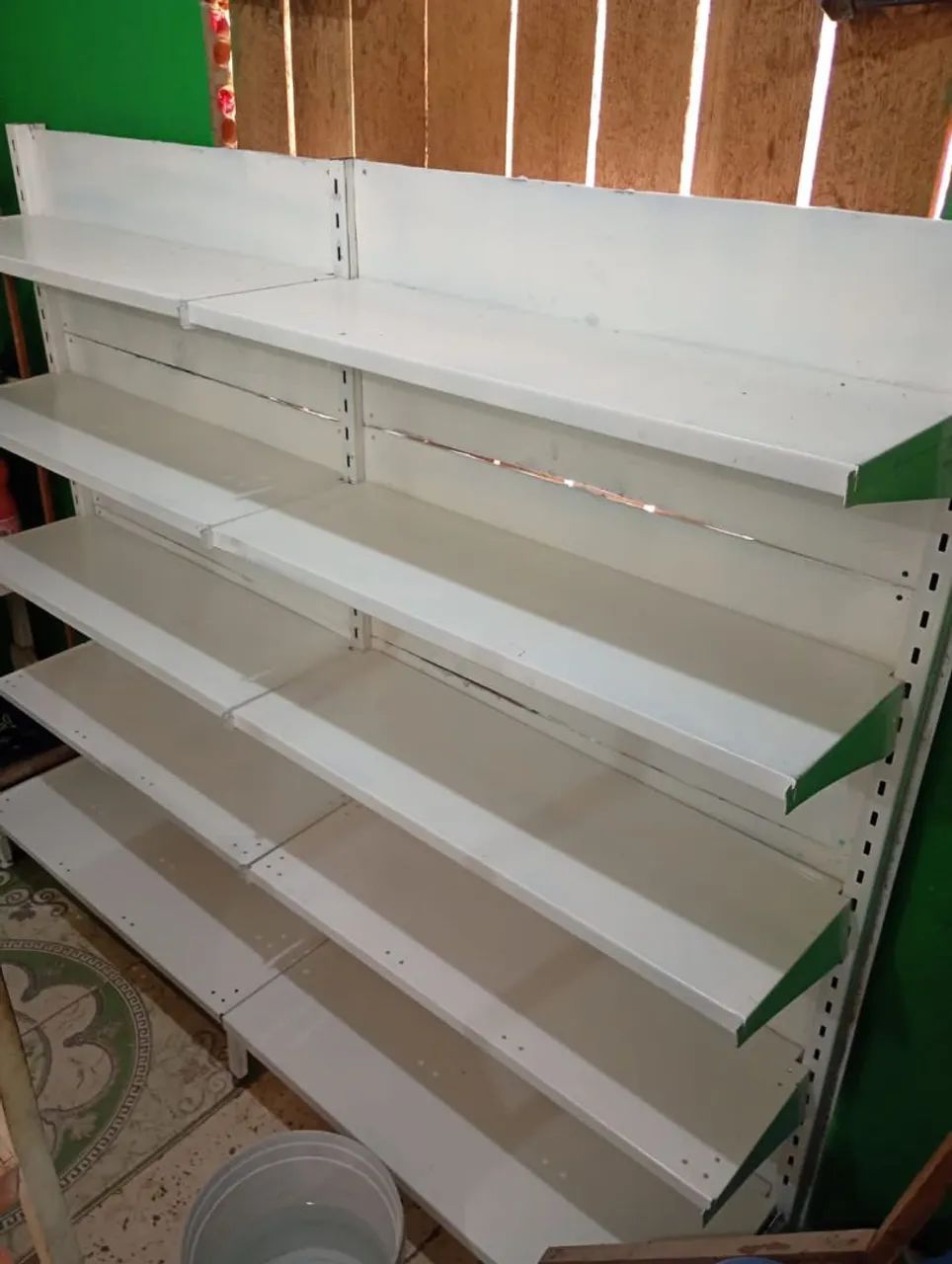 Gôndolas para comércio 