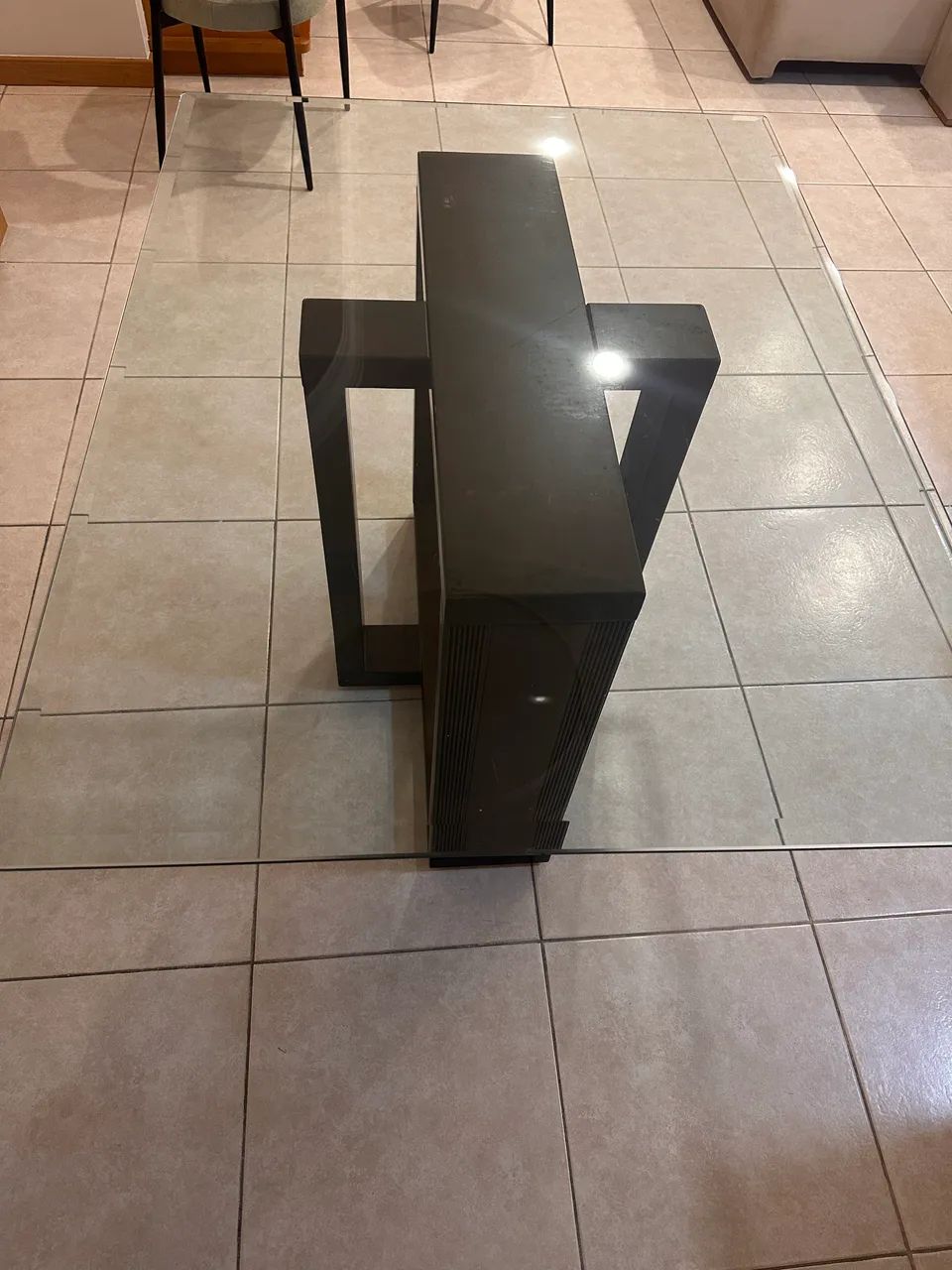 Mesa de jantar de madeira com tampo de vidro  - Foto 4