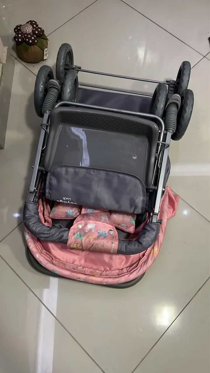 Carrinho de passeio com viseira 