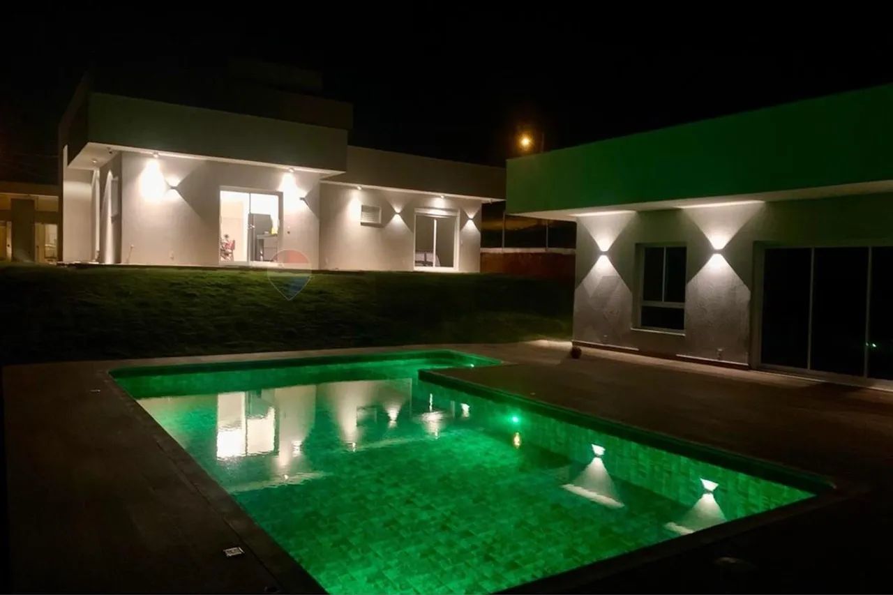 Casa moderna em condomínio com piscina e segurança - Foto 2