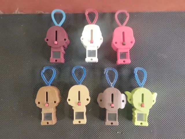 Lote Mini Lanternas Chaveiros Star Wars e Personagens - Foto 2