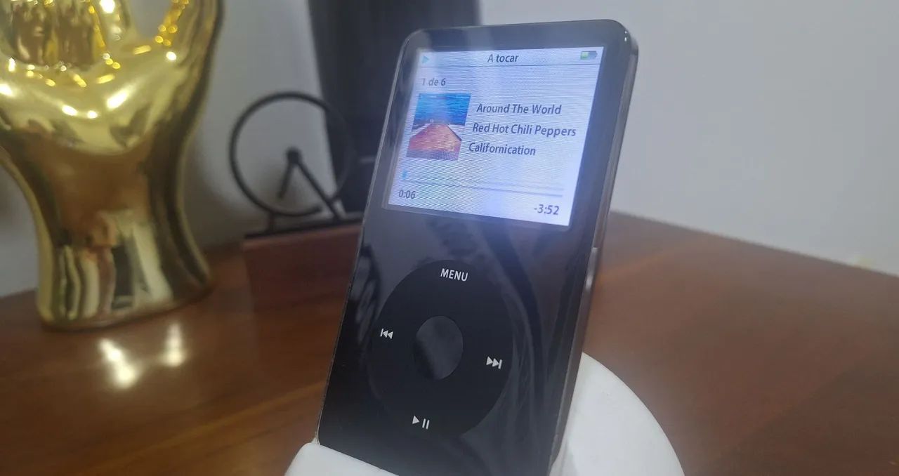 ipod クラシック　MA002J 30GB 5th Gen iPod classic 30GB MA002J White - メルカリ
