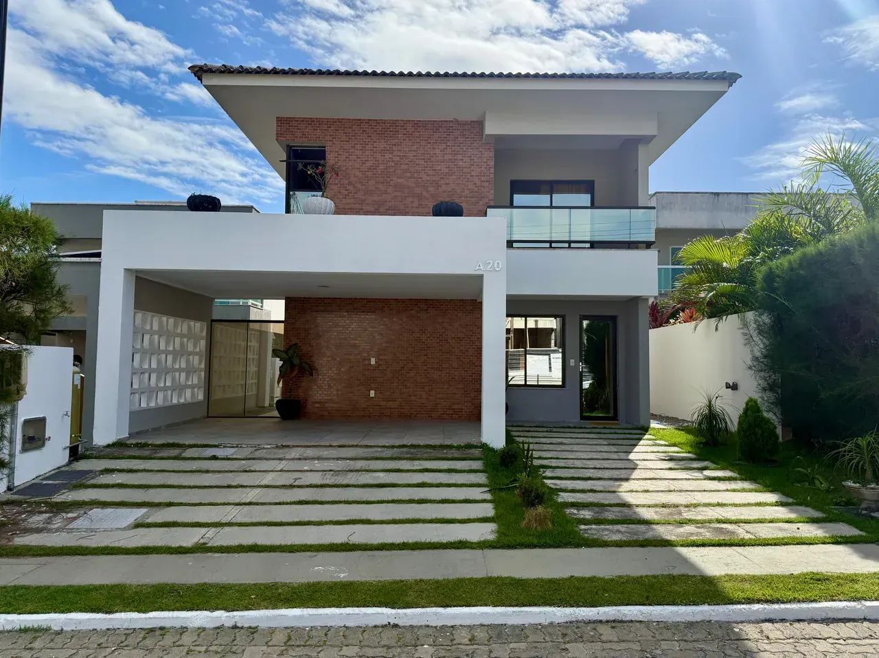 Casa Duplex mobiliada em condomínio no Eusébio