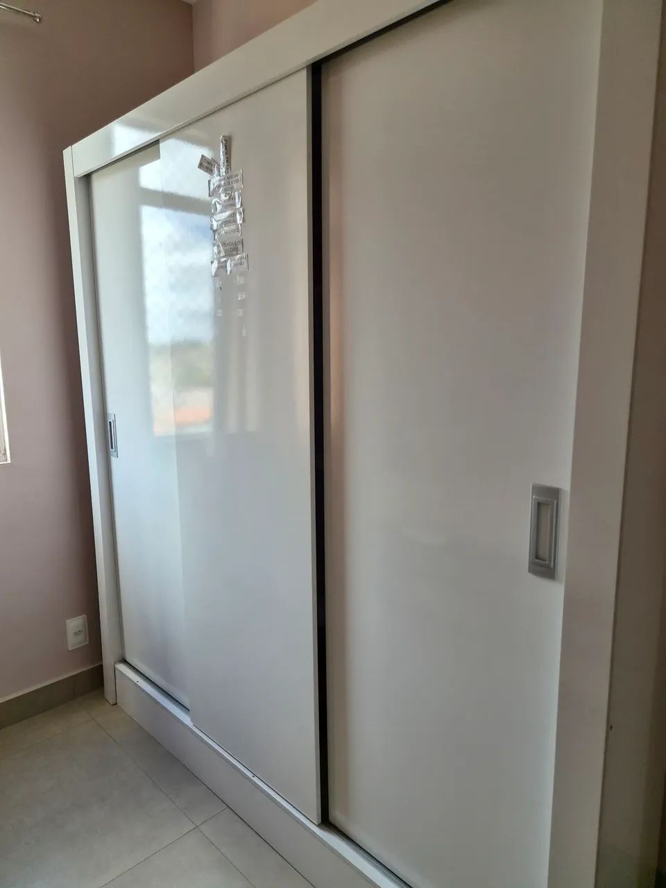 Guarda-roupa branco