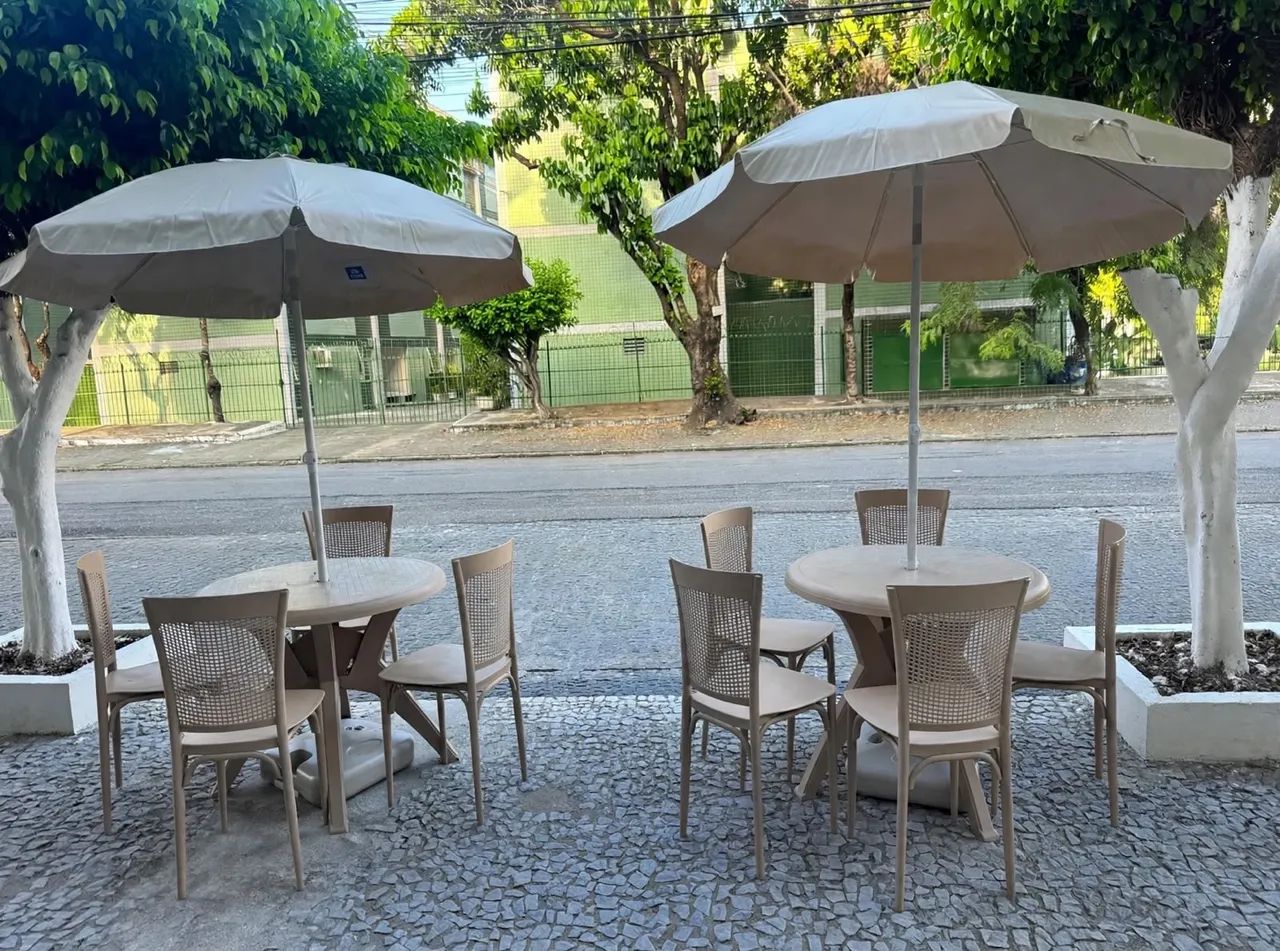 Conjunto de mesa e cadeira