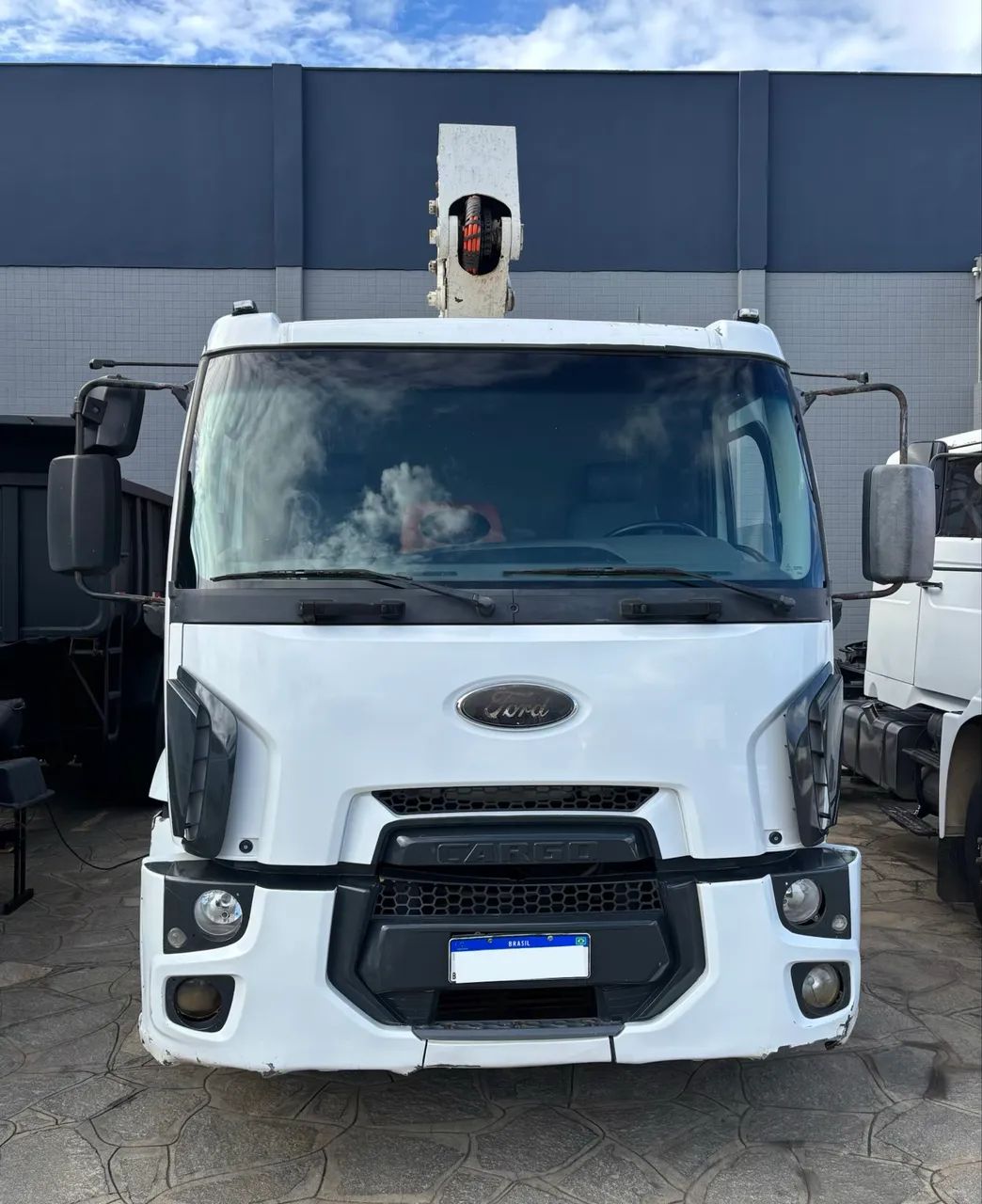 Ford 1319 com SKY - ano 2014 - Foto 2
