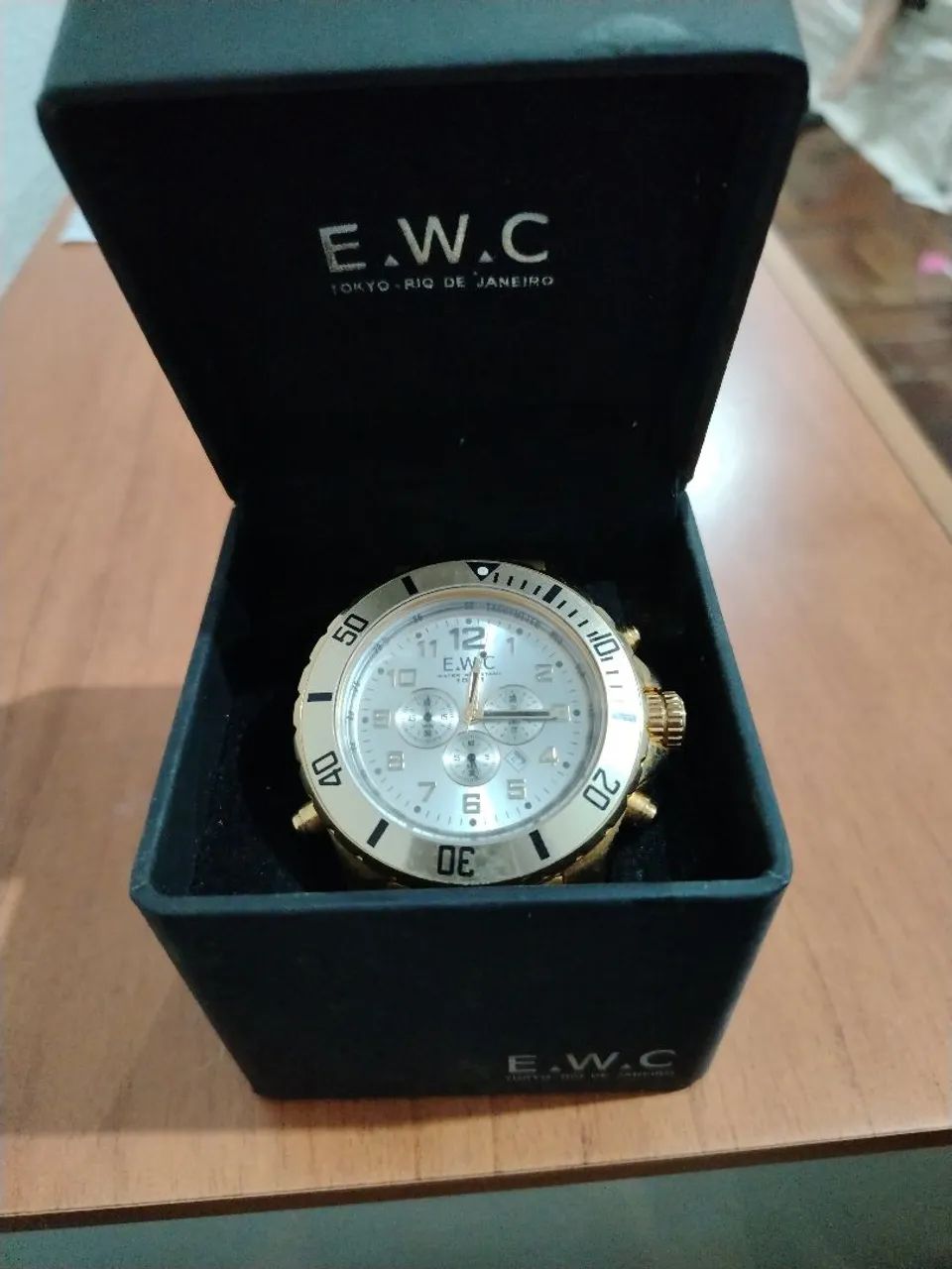 Relógio E.W.C
