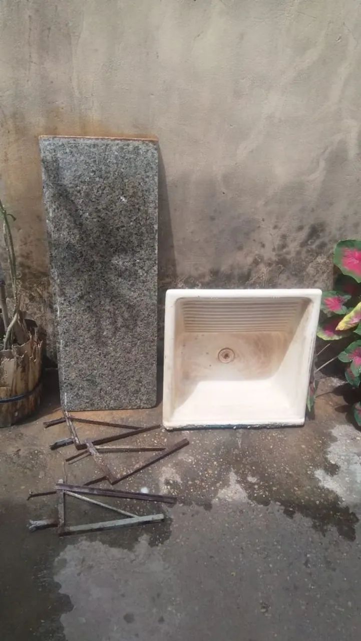 Vendo uma pedra de mármore e lavanderia por 250 reais 