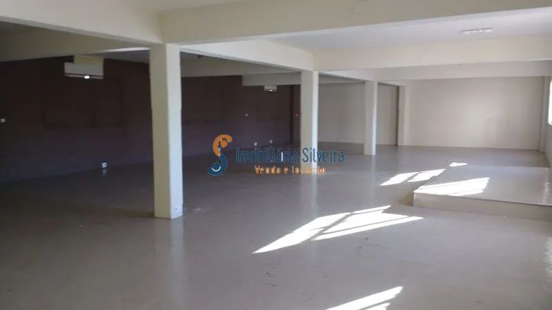 Prédio comercial, região nordeste de BH