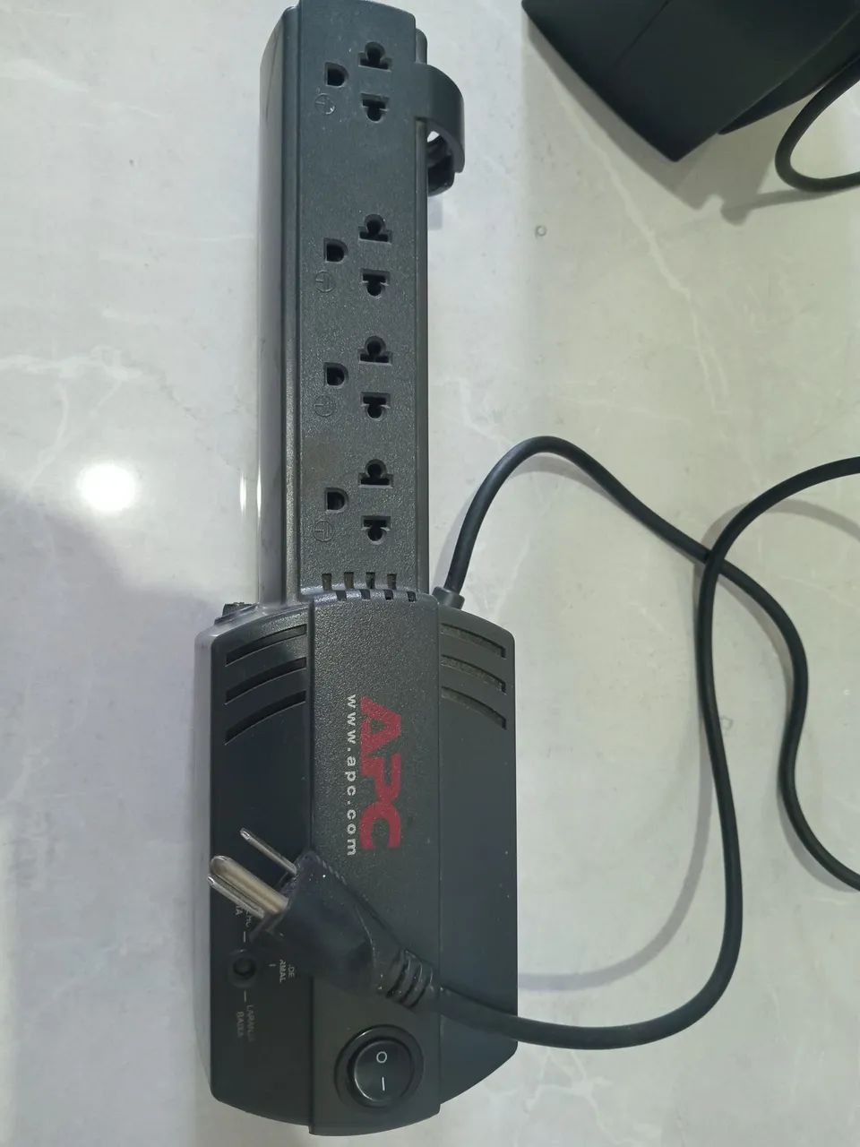 Filtro de Linha APC com 4 Tomadas - Proteção Elétrica