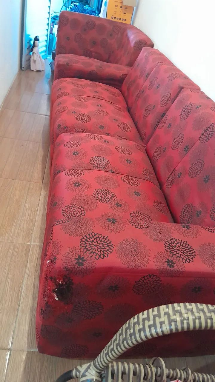Vende-se sofá com marcas de uso   - Foto 2