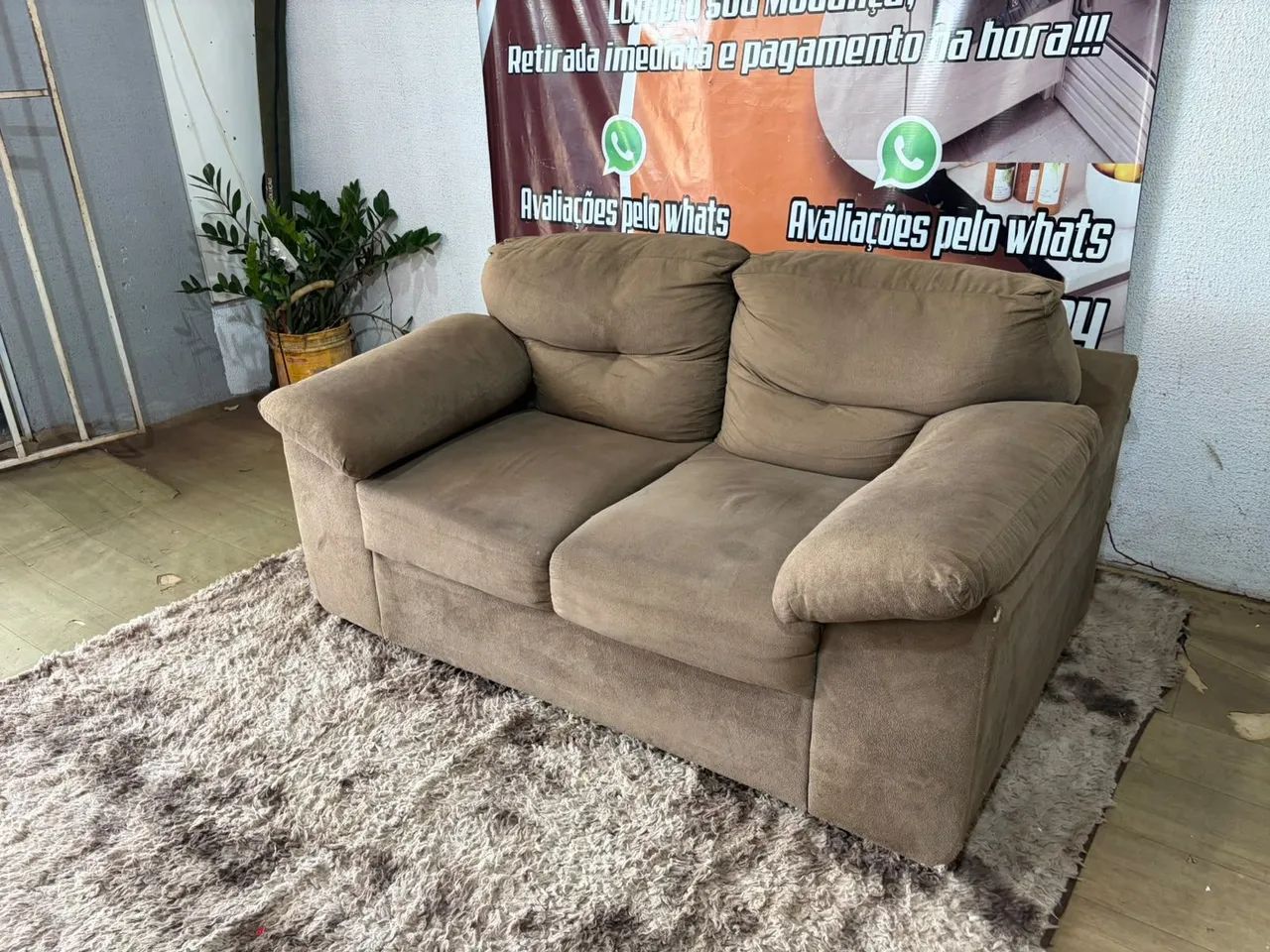 Sofazinho 2 lugares ótimo ((ENTREGO GRATIS)) - Foto 2