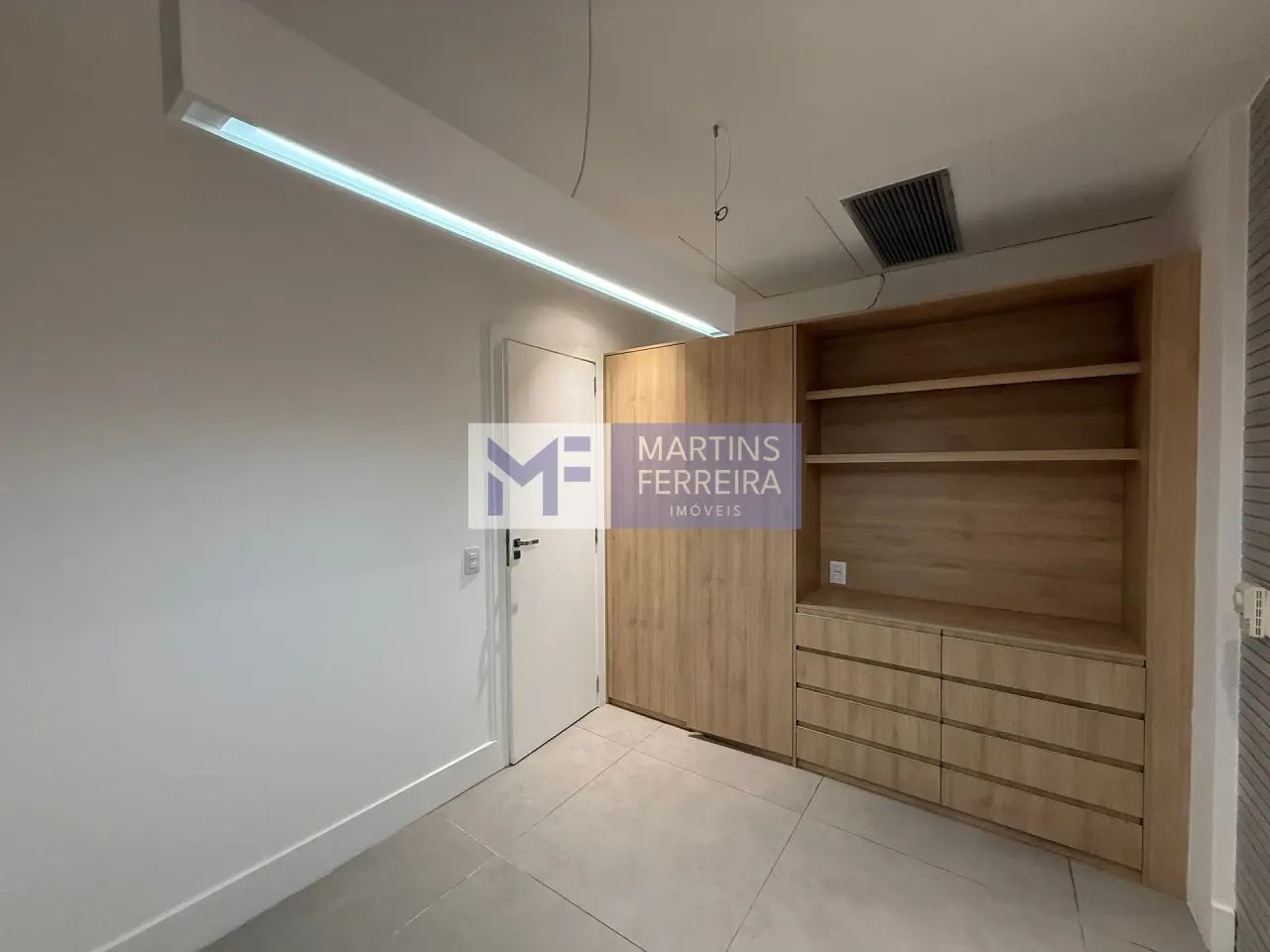 Sala Comercial Reformada na Barra Olímpica  80m² | 2 Vagas de Garagem - Foto 2