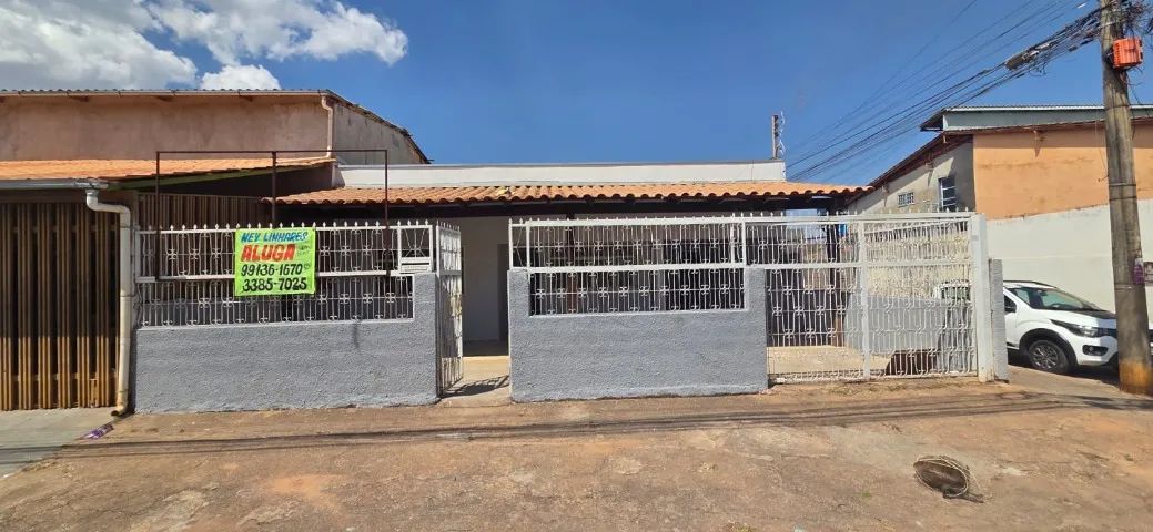 Aluga-se uma casa com 3 quartos na Qd. 05 do Setor Leste - Foto 2