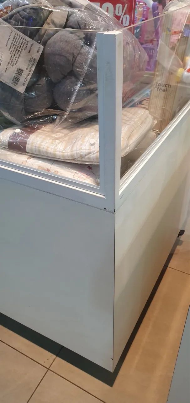? Balcão Expositor com Visor em Acrílico - Ideal para Promoções e Destaques - Foto 4