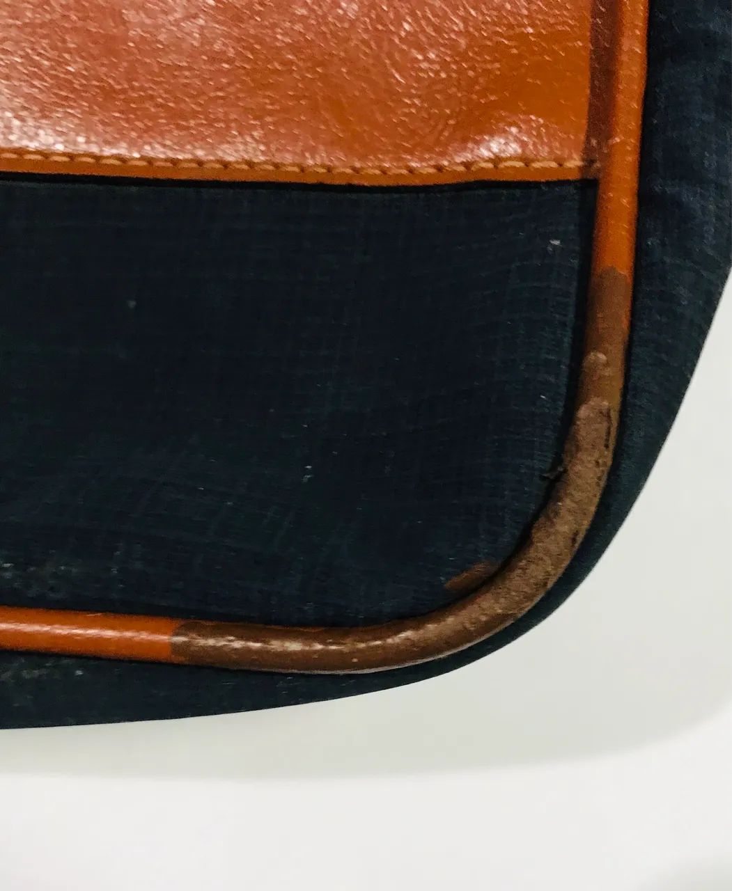 Bolsa de mão emborrachada azul,com alça para notebook( ou oque quiser guardar!) - Foto 6