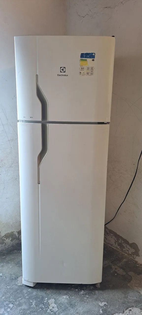 Geladeira Electrolux Degelo Seco 362 litros 