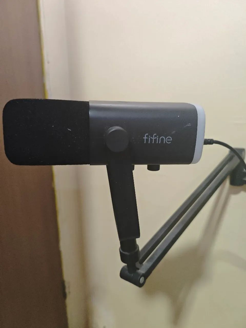 Microfone AM8 FIFINE + braço articulado