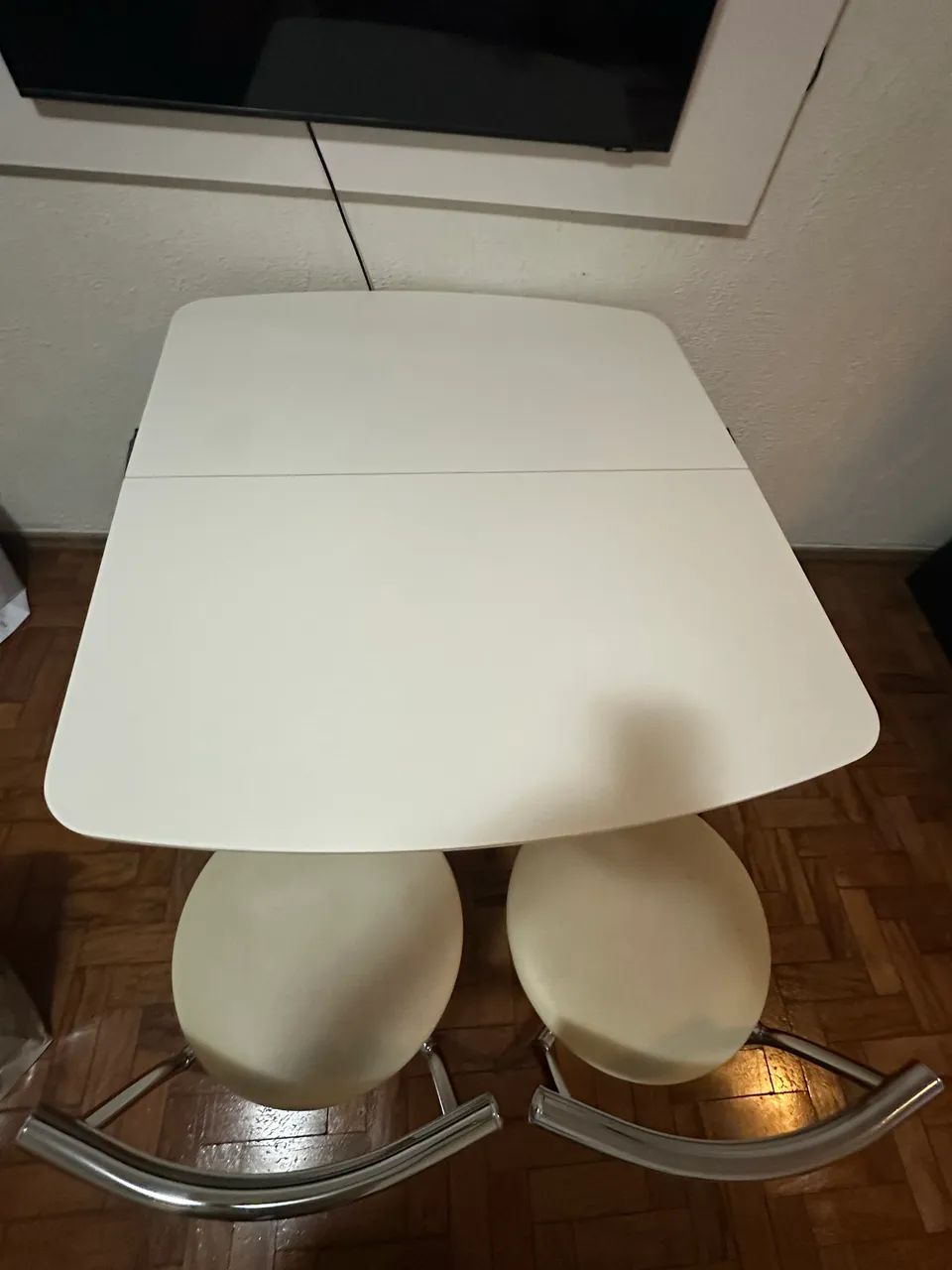 Mesa e Duas Cadeiras Brancas Retangular e Quadrada Aberta  - Foto 2