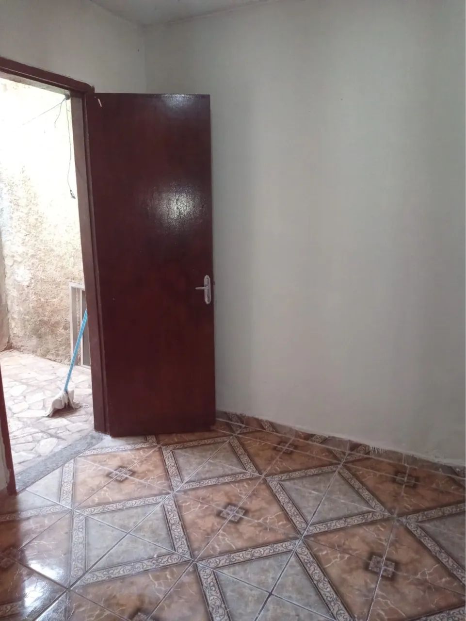 Vendo casa em Costa Barros. Tel:  * - Foto 3