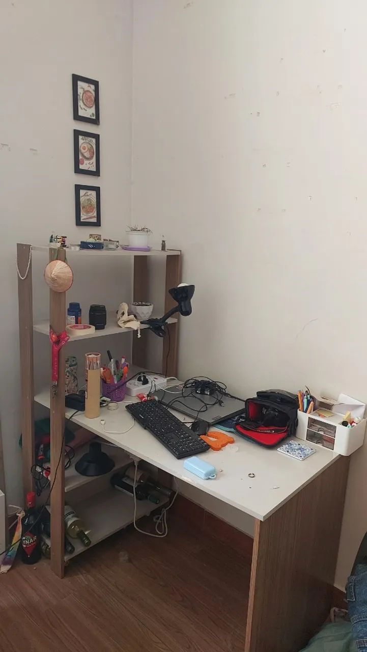 Escrivaninha / Mesa de Estudos com Prateleiras 