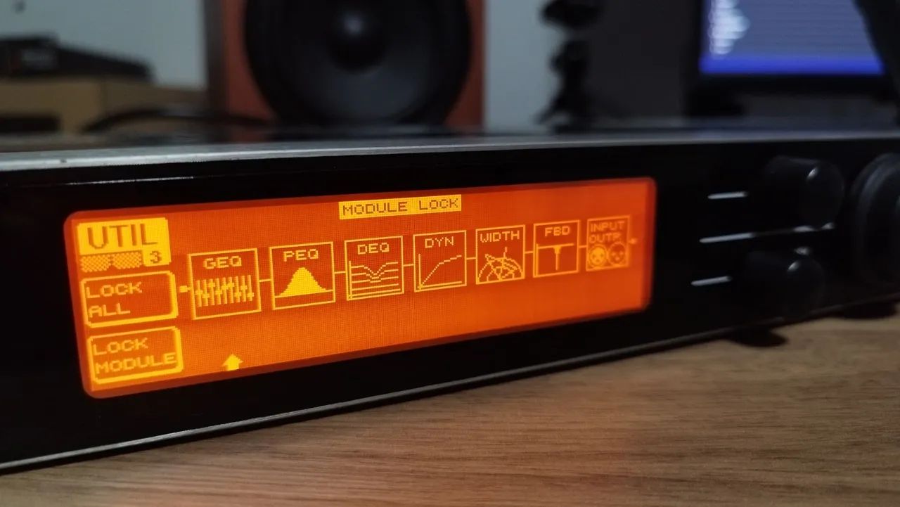 Processador de Áudio Digital Behringer UltraCurve Pro DEQ2496
