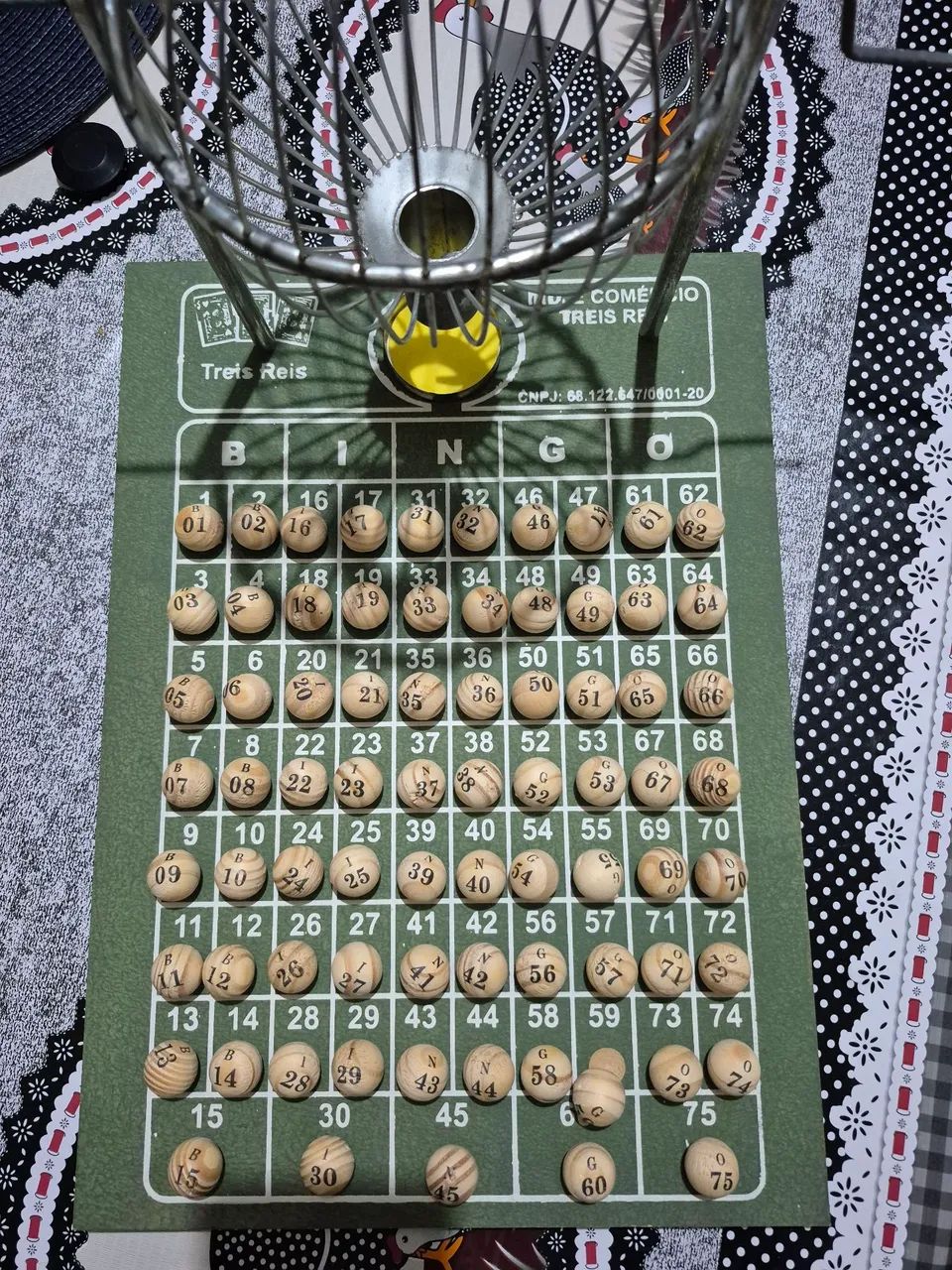 Tabuleiro e globo para bingo
