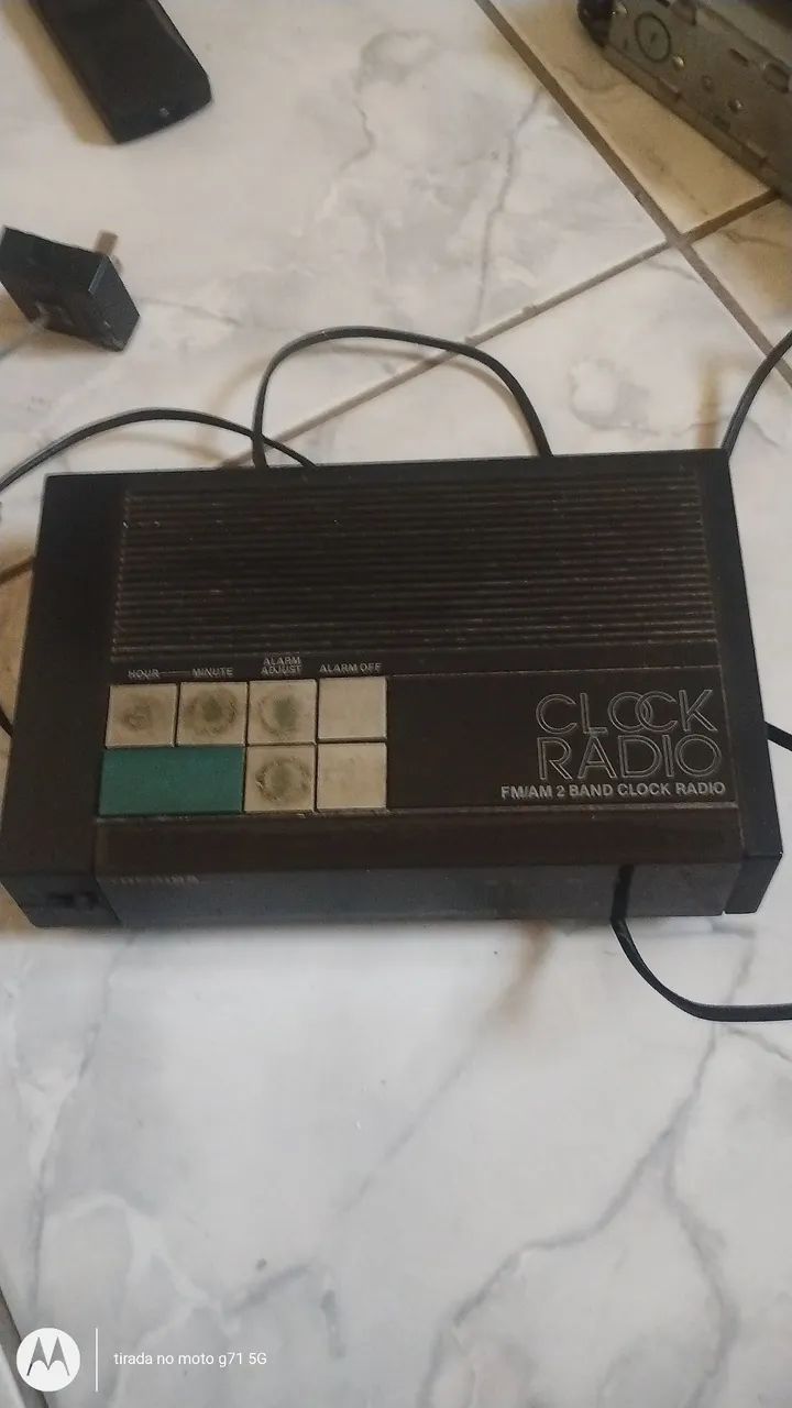 Rádio relógio Toshiba 