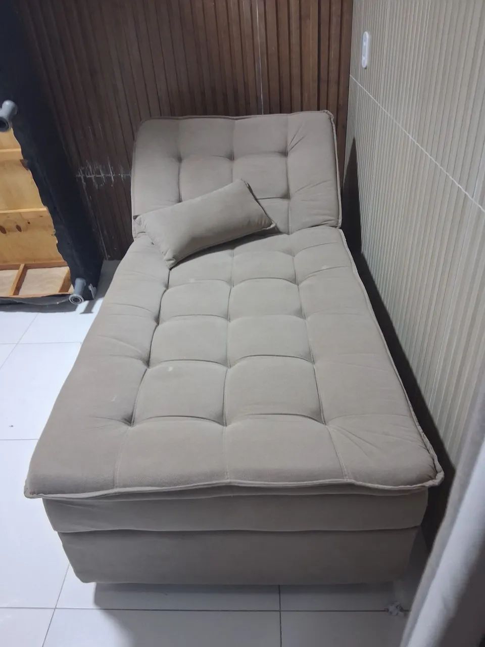 Vendo sofa tufon semi novo retratil. - Foto 2