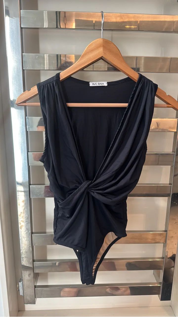 Body com decote profundo AVE RAIA 
