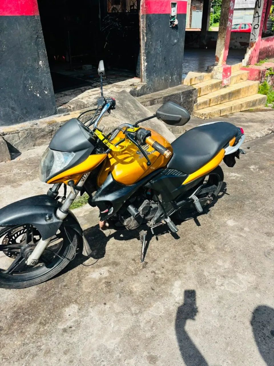 CB300 POR APENAS 4 MIL SEM DESCONTO. TEM DOCUMENTO MAS NAO ADIANTE POR EM DIA.  - Foto 4