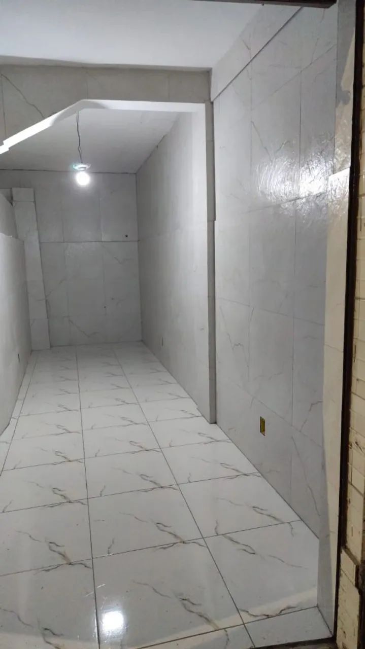 Duas pequenas lojas para comércio ou representações.