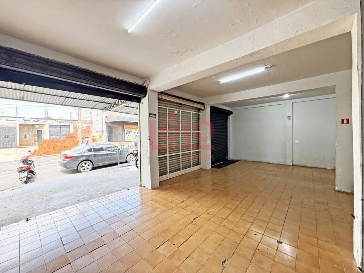 Salão comercial para alugar na Vila Morangueira em Maringá com 129 m² e 3 portas - Foto 3