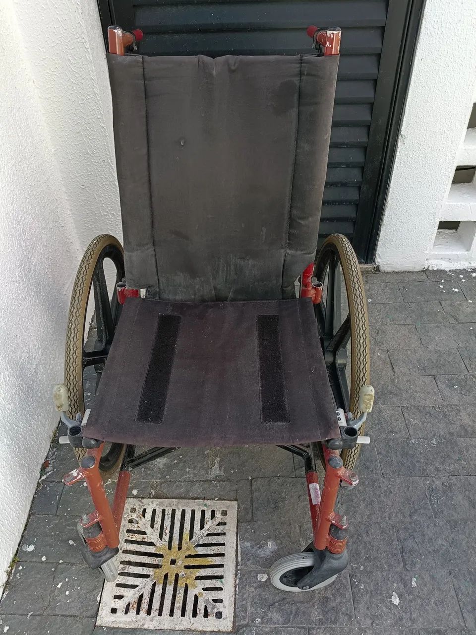 Cadeira de roda de alumínio com regulagem de inclinação. - Foto 3