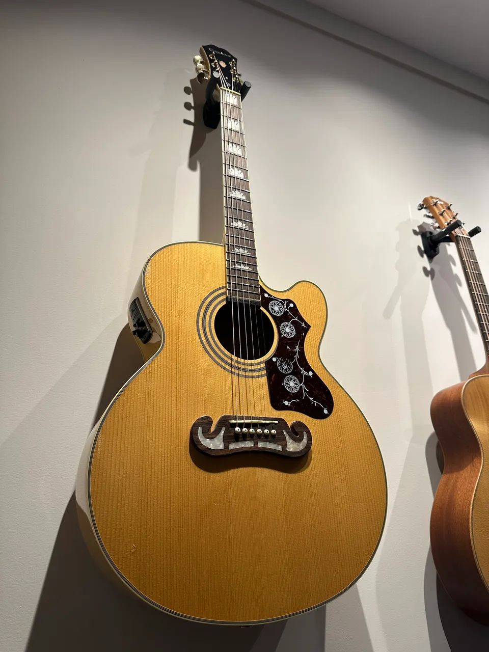 Epiphone EJ 200 CE com Fishman Matrix