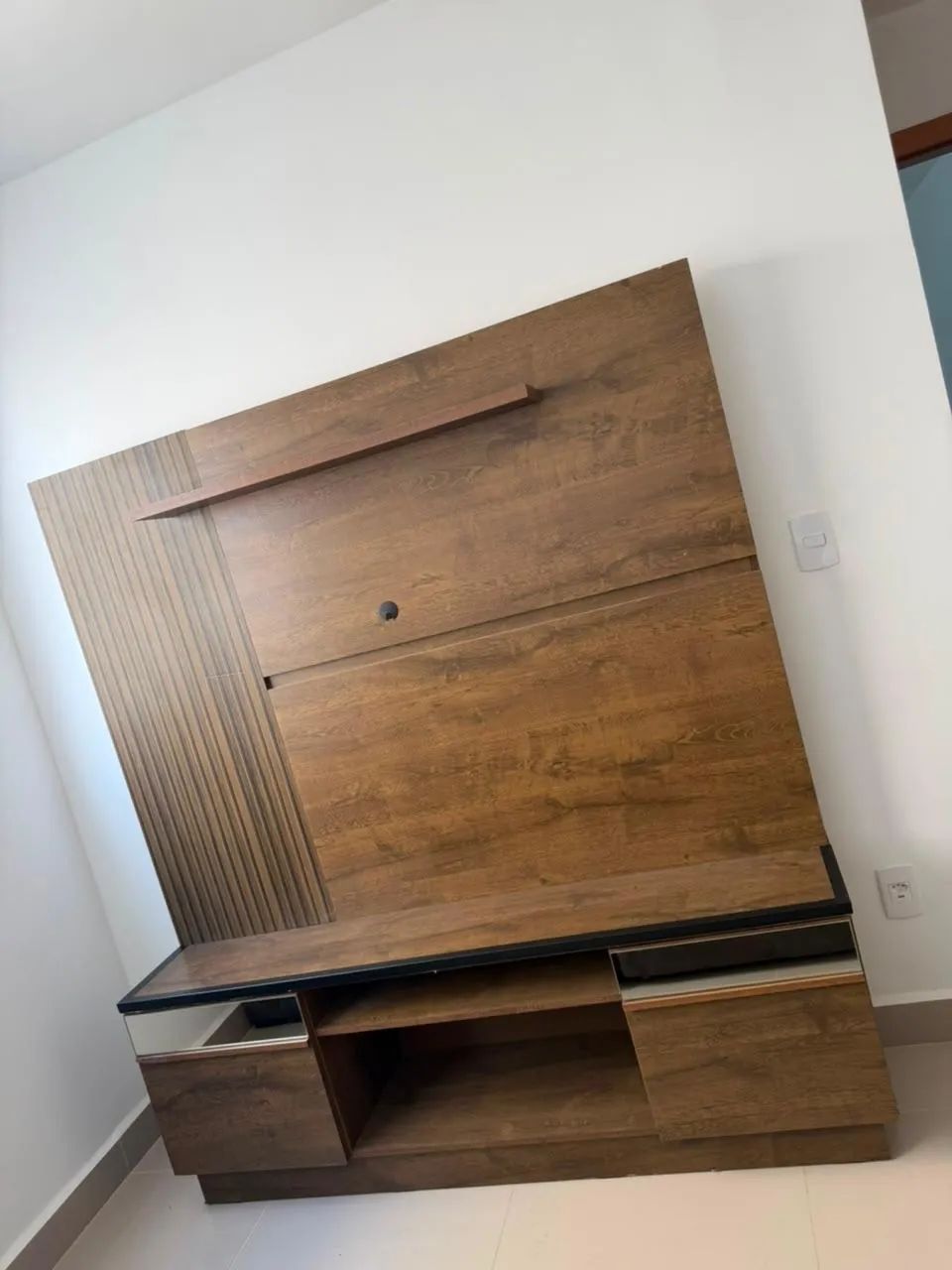 Painel de TV com Rack - Madeira / Amadeirado - Foto 4