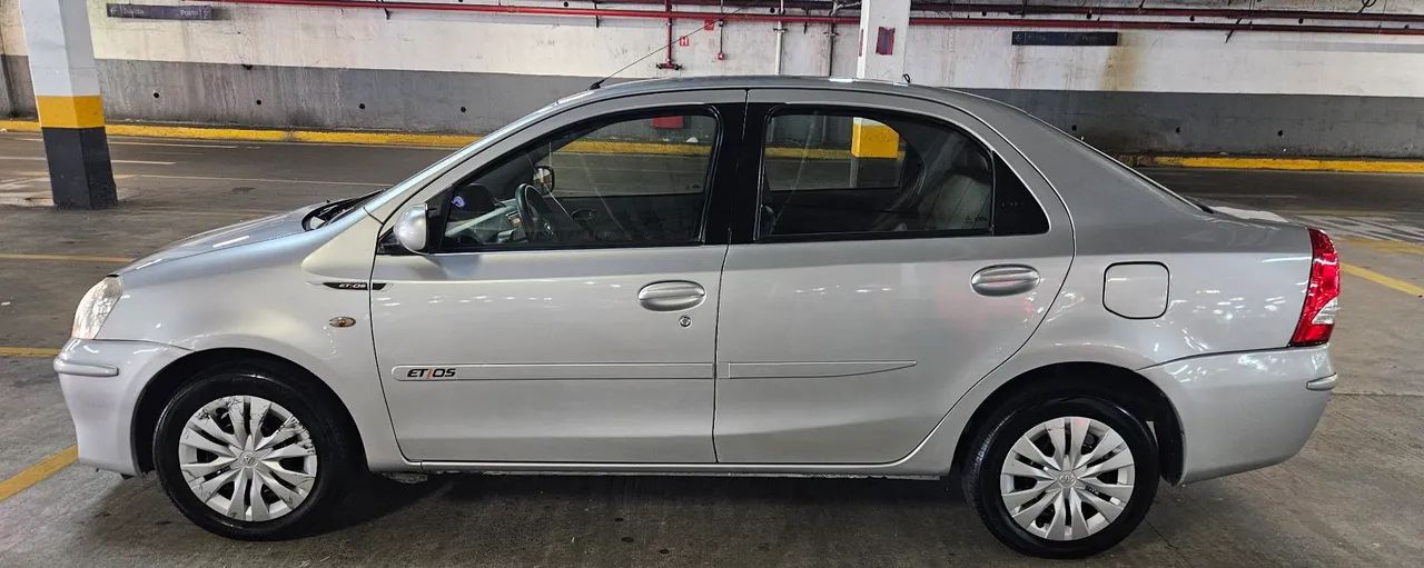Toyota Etios ETIOS XS SEDAN1.5 FLEX 16V 4P MEC. 2013