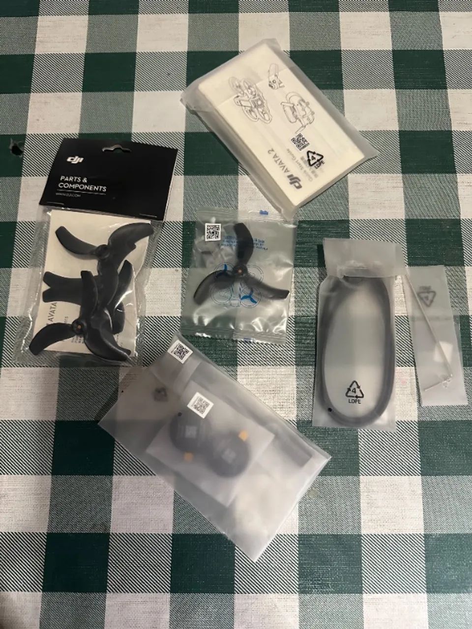 DRONE DJI AVATA 2 FLY MORE COMBO - Foto 5