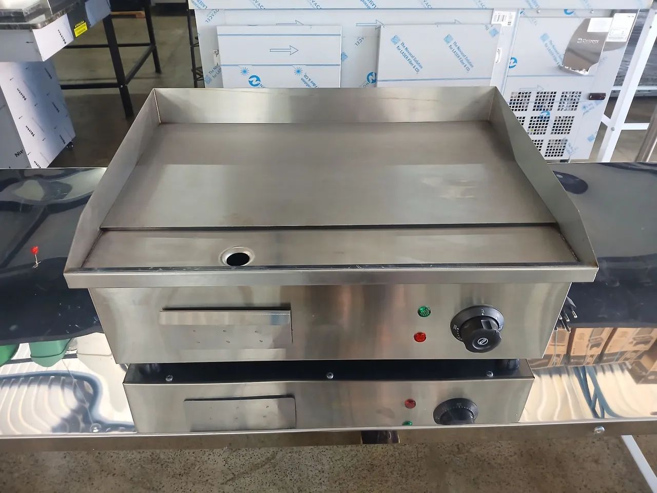 Chapa Elétrica 55x43 cm Inox Stevan