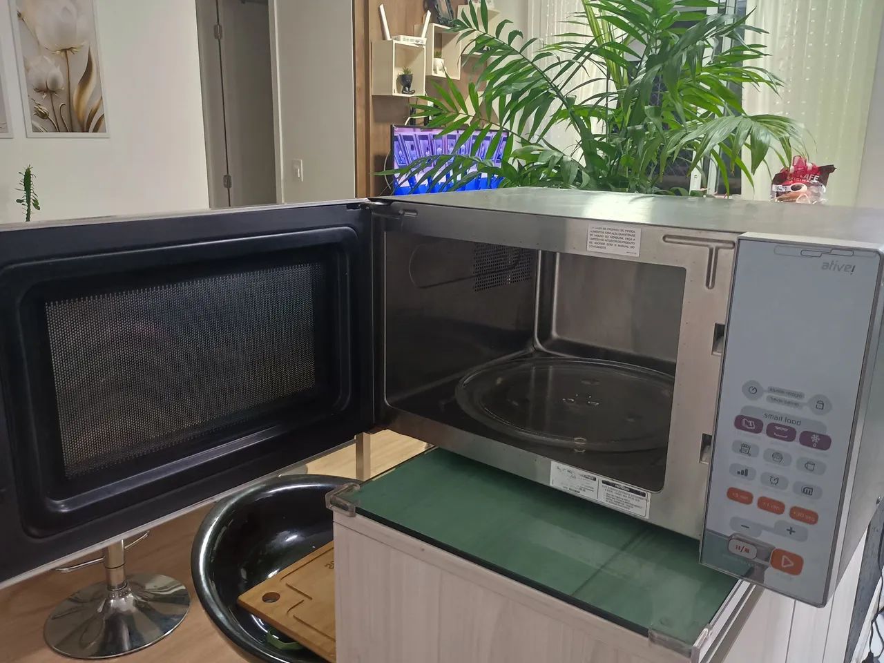 Vendo microondas Brastemp ative 30 litros semi novo em excelente estado, 220w para sua pra - Foto 2