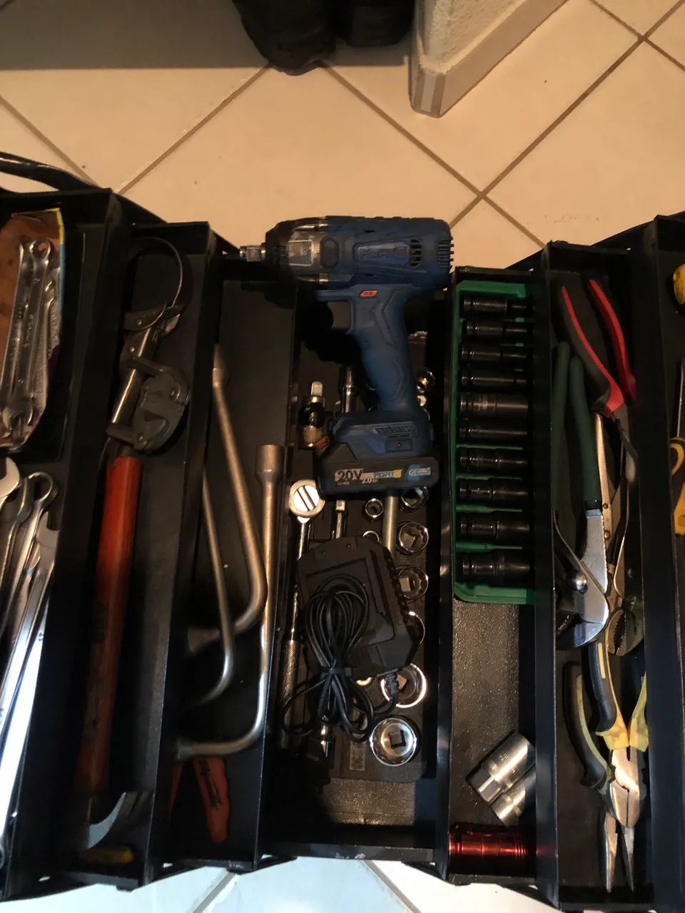 Caixa com ferramentas - Foto 3