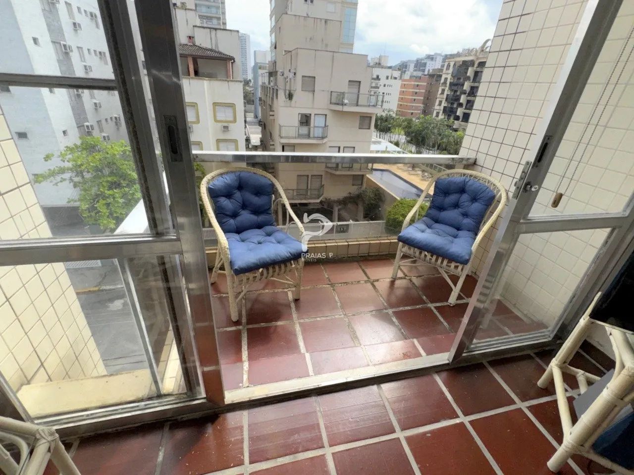 Apartamento com varanda, 2 dormitórios, Enseada, Guarujá