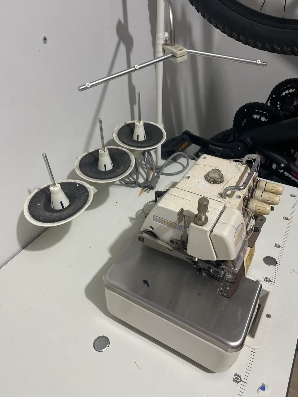 Máquina de costura overloque  - Foto 3