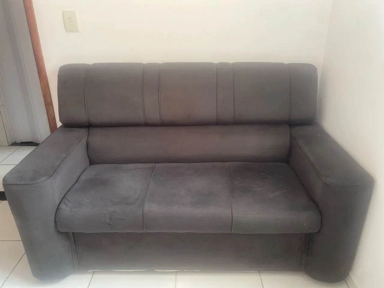 Vende-se conjunto de sofá de três e dois lugares - Foto 2